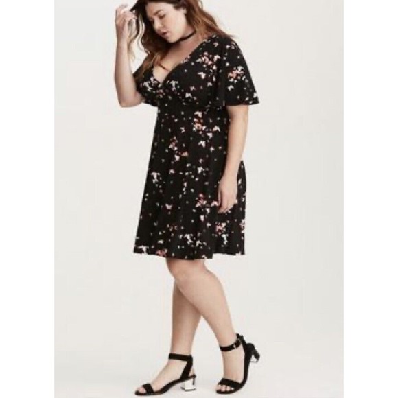 Torrid Size 2X Dress Black Butterfly Print V-Neck Flutter Fit Flare Above Knee - Picture 1 of 9